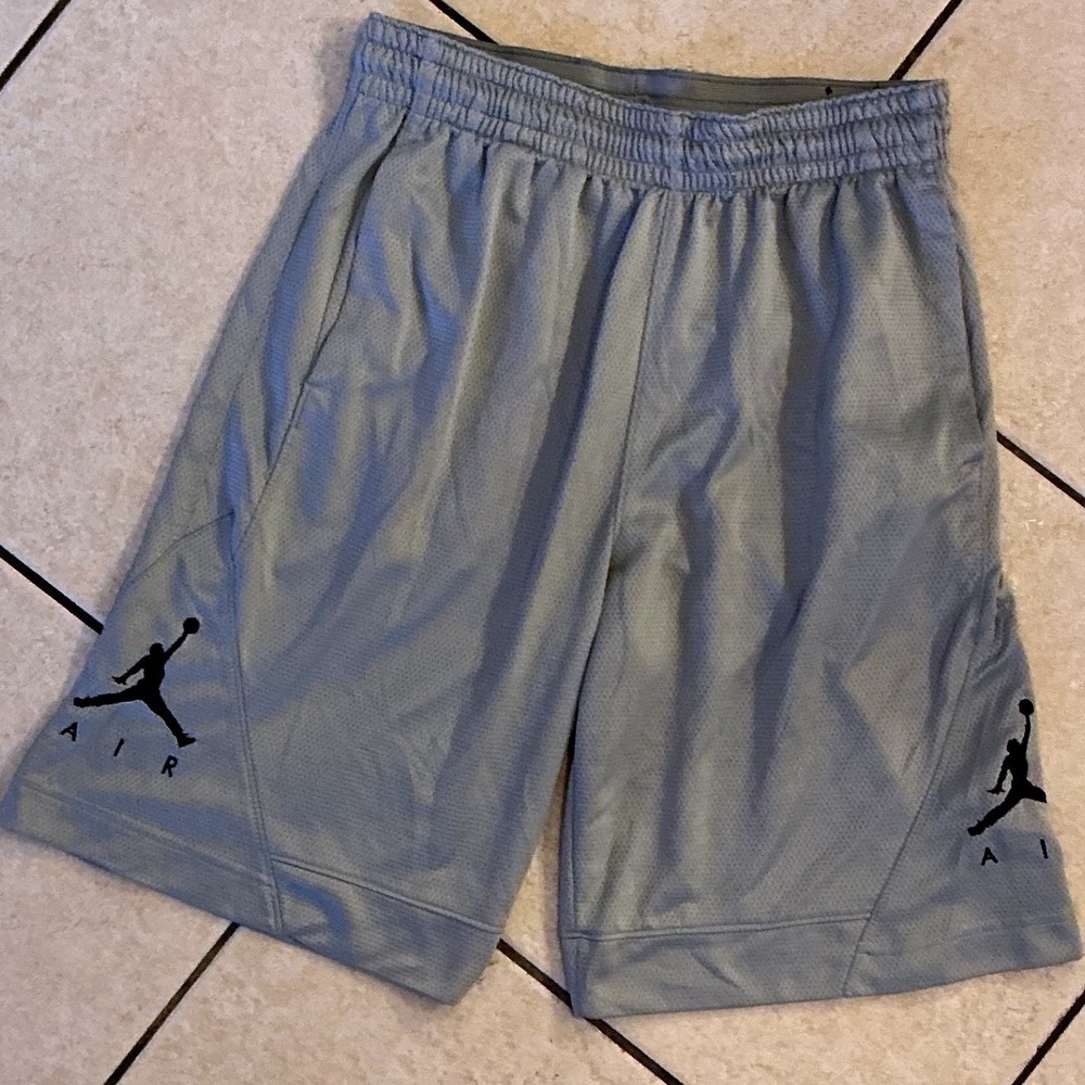 Jordan Basketball Shorts Boys Medium Grey Good Dri-FIT Jumpman Air Mesh Athleti